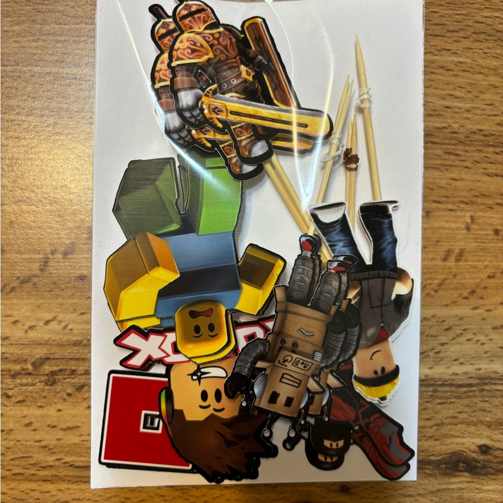 Roblox cupcake toppers lot of 12 - Picture 4 of 4